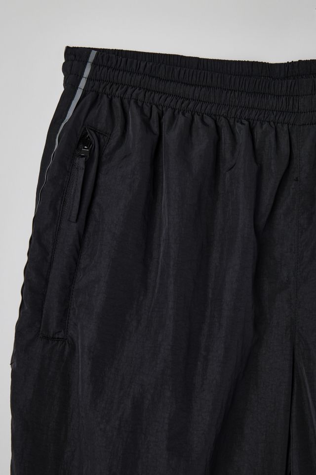 UO Baggy Nylon Windpant #3