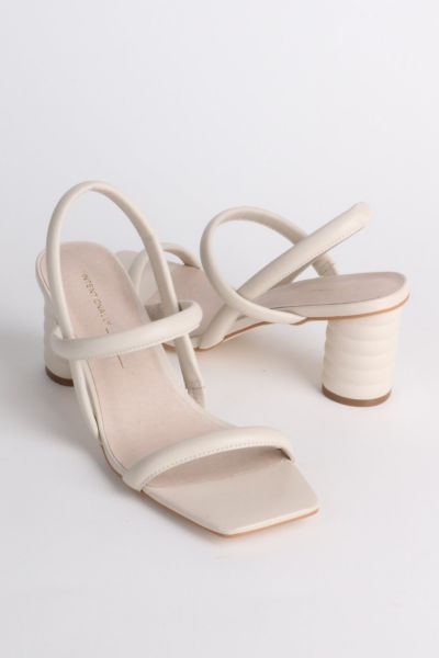 INTENTIONALLY BLANK KIFTON LEATHER HEEL IN CREAM, WOMEN'S AT URBAN OUTFITTERS