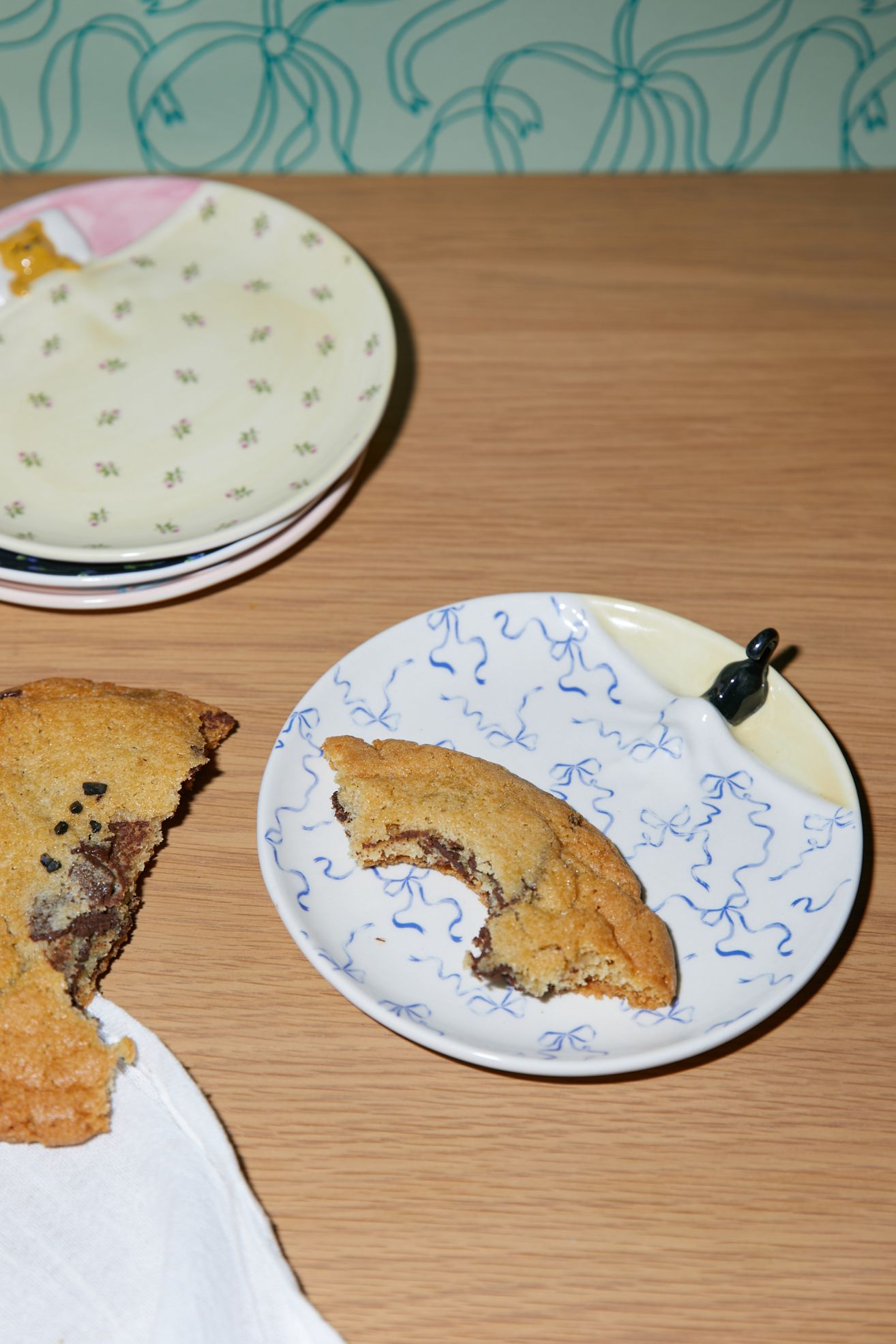 Lana Patterned Dessert Plate - Hiding Cat Bows, ONE SIZE