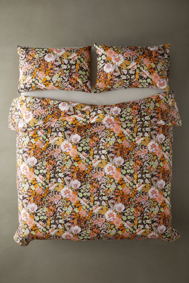 Does anyyyyybody know where I can buy this comforter or something very  similar? This is the Myla Floral comforter in Charcoal from Urban  Outfitters, but it's out of stock in the full/queen