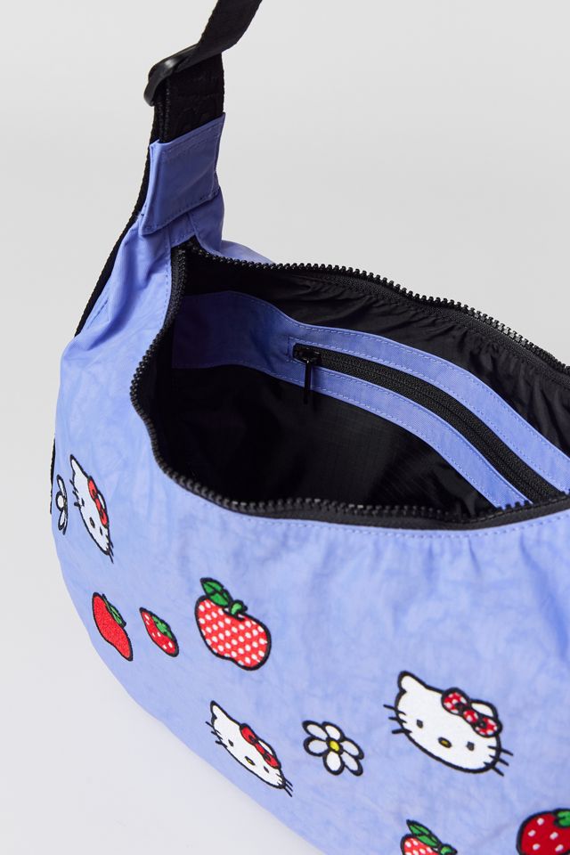 BAGGU  ミディアム ナイロン クレッセントバッグ ハローキティ キティ Medium Nylon Crescent Bag Embroidered Hello Kitty & Teddy - Baggu