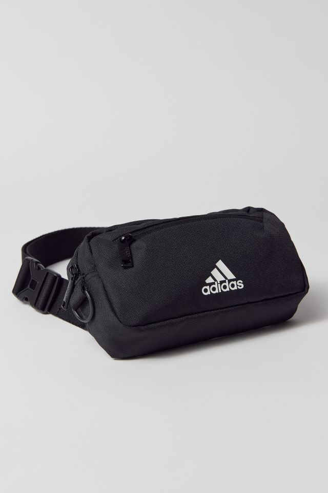 Adidas fanny 2024 pack urban outfitters