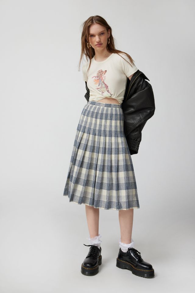 Vintage Plaid Skirt  Midi skirt outfit, Tartan skirt outfit, Pleated skirt  outfit