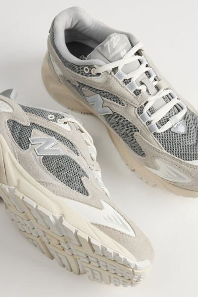 New Balance Men's 725v1 Sneaker