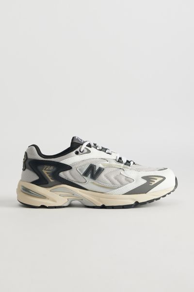 New balance black urban outfitters sale