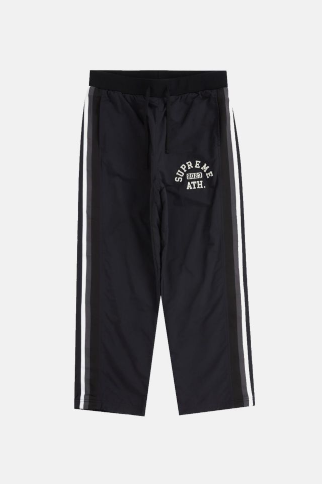 https://images.urbndata.com/is/image/UrbanOutfitters/85980779_001_m?$xlarge$&fit=constrain&qlt=80&wid=640