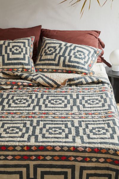 Jungalow By Justina Blakeney Hypnotic Quilt Set | Urban Outfitters