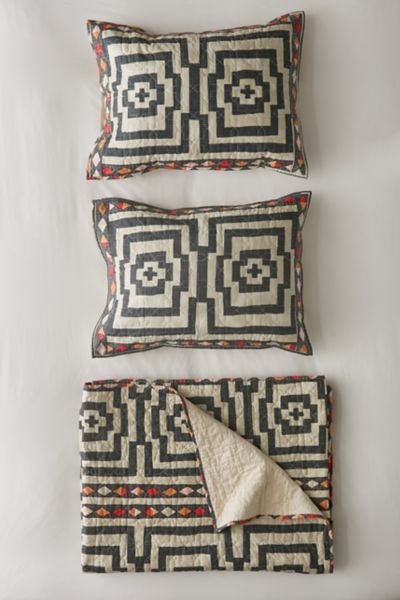 Jungalow By Justina Blakeney Hypnotic Quilt Set | Urban Outfitters