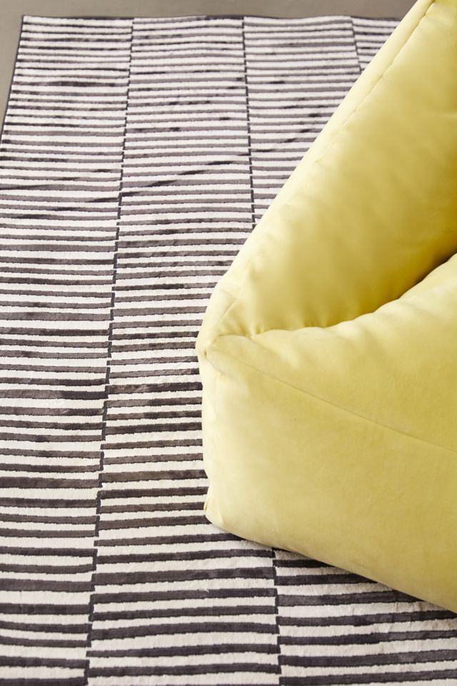 Xander Black and White Wool Synthetic 8' x 10' Rectangular Rug