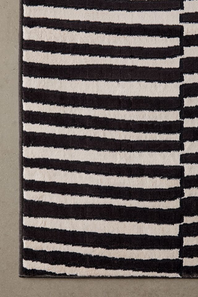 Xander Black and White Wool Synthetic 8' x 10' Rectangular Rug