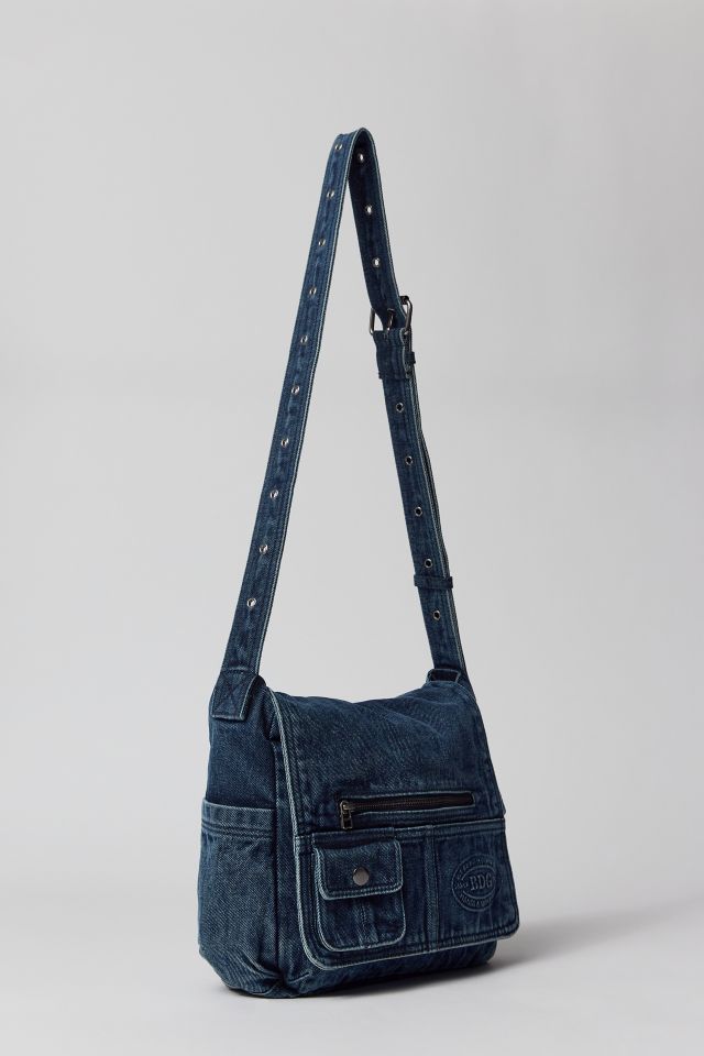 Silence + Noise Jamison Denim Jacquard Mini Barrel Bag  Urban Outfitters  Mexico - Clothing, Music, Home & Accessories