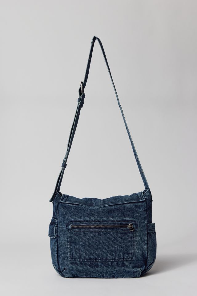 Urban Outfitters☆ フラップデニム・メッセンジャーバッグ BDG Denim Messenger Bag | Urban Outfitters