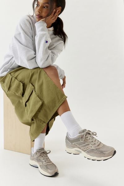 SAUCONY OG PROGRID OMNI 9 SNEAKER IN GREY, WOMEN'S AT URBAN OUTFITTERS