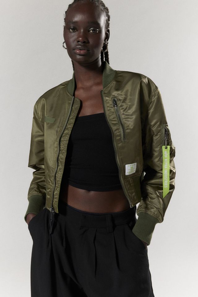 Alpha Industries UO Exclusive L-2B Cropped Bomber Jacket | Urban Outfitters