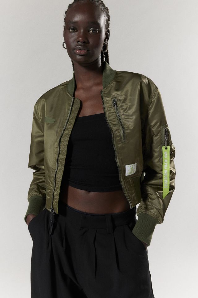 Alpha Industries UO Exclusive L-2B Cropped Bomber Jacket | Urban