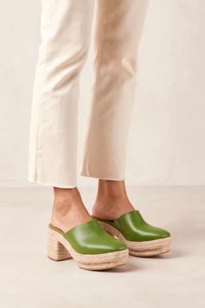 Alohas Pico Leather Mules In Evergreen