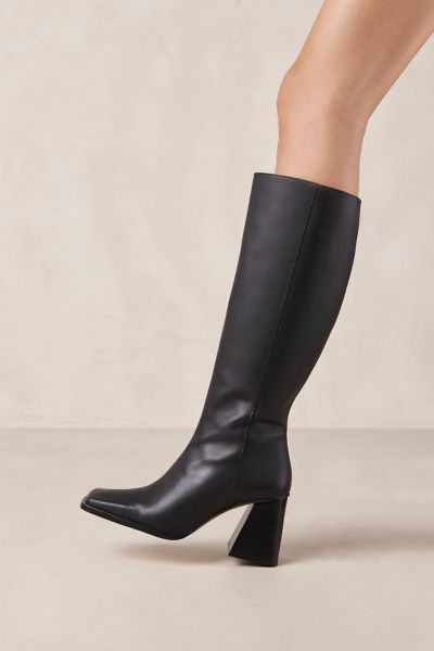 Alohas Knee Boots In Black
