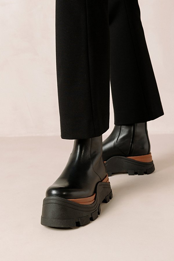 Alohas Leather Platform Ankle Boot In Black
