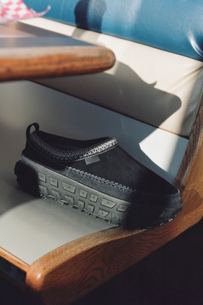Shop Ugg Men's Venture Daze Mule Shoe In Black/black, Men's At Urban Outfitters