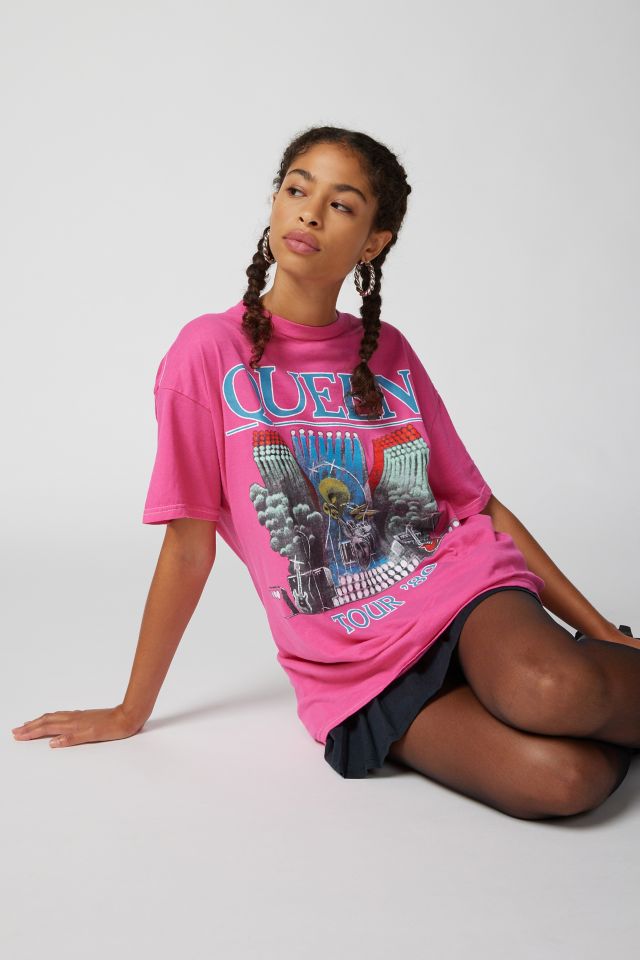 Queen Distressed Oversized Tee | Urban Outfitters