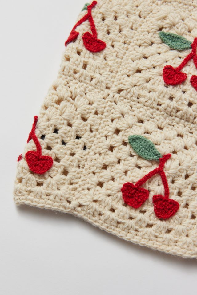 Passe-montagne motif cerises au crochet #2