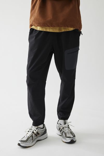 The North Face Lightstride Stretch Tech Pant | Urban Outfitters