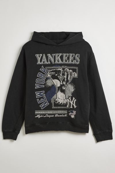 Shop New Era New York Yankees Spot Classics Hoodie Sweatshirt In Black, Men's At Urban Outfitters