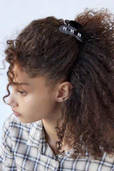 Emi Jay Sweetheart Claw Clip In Bows At Urban Outfitters