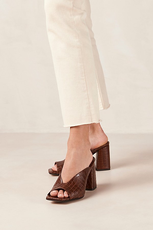 ALOHAS FRENCHIE CHUNKY HEEL IN BROWN, WOMEN'S AT URBAN OUTFITTERS