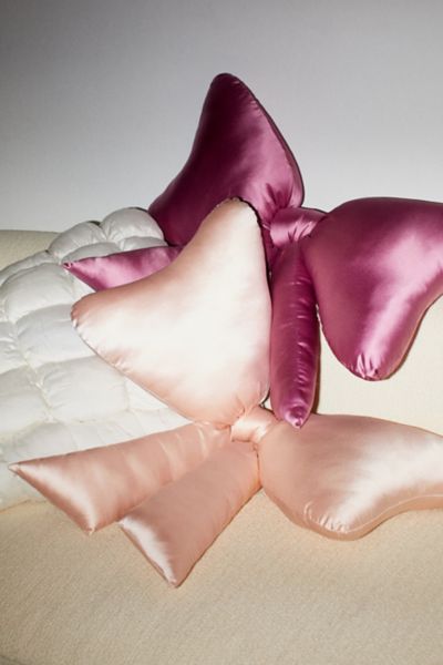 Urban Outfitters - 海外で大人気のクッション！新品未使用 Round Pintuck Pillow Round Pintuck Pillow | Urban Outfitters
