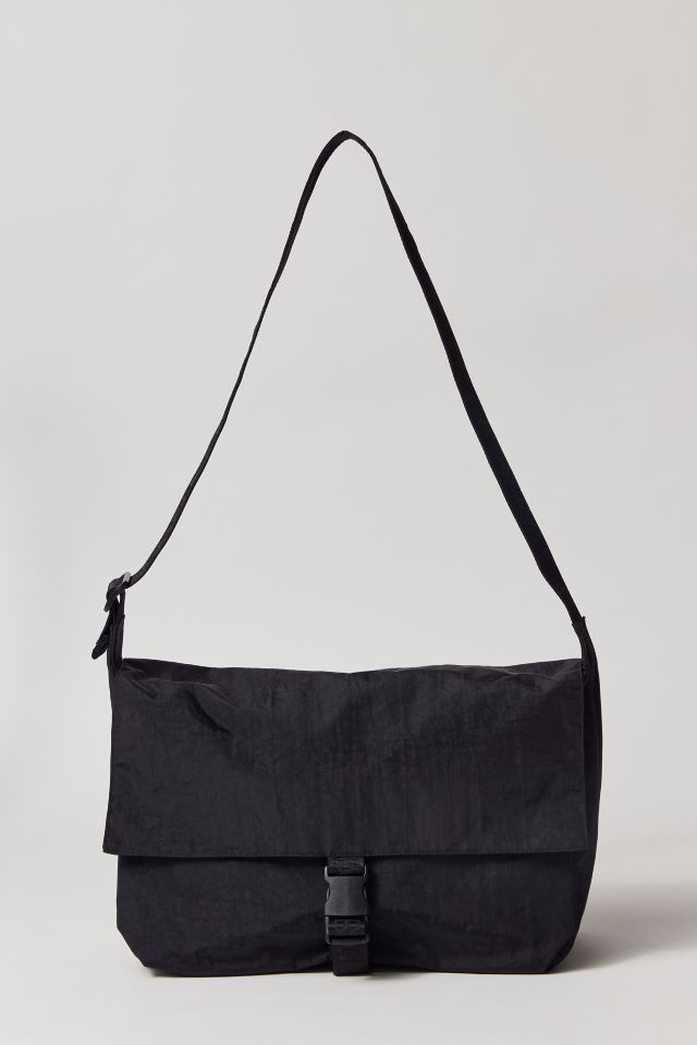 BAGGU UO Exclusive Sport Messenger Bag Urban Outfitters