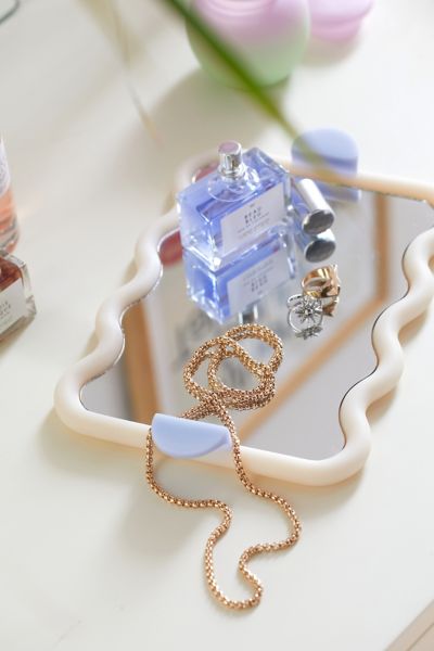 Mymazn 2 Pack Acrylic Necklace Holder with Shelf, 12 Diamond Shape Hoo –  Fleurings