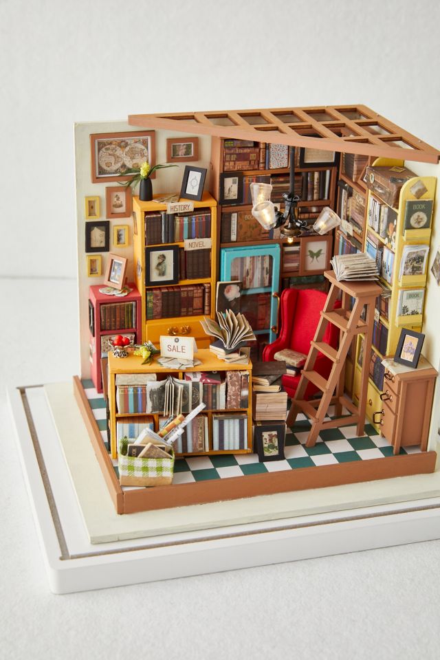 Canada Robotime Rolife Sam's Study DIY Miniature Dollhouse Kit