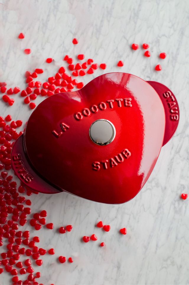 Staub - Cast Iron 1.75-qt Heart Cocotte - Cherry