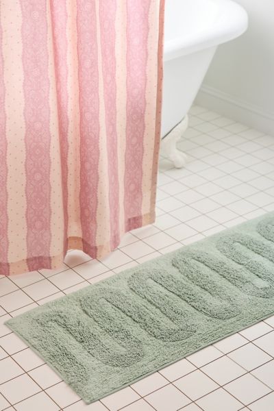 Serving… Round Scalloped Tufted Bath Mat