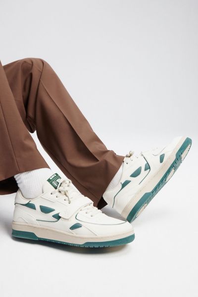 Saye Modelo '92 Vegan Sneakers In Green At Urban Outfitters In Green