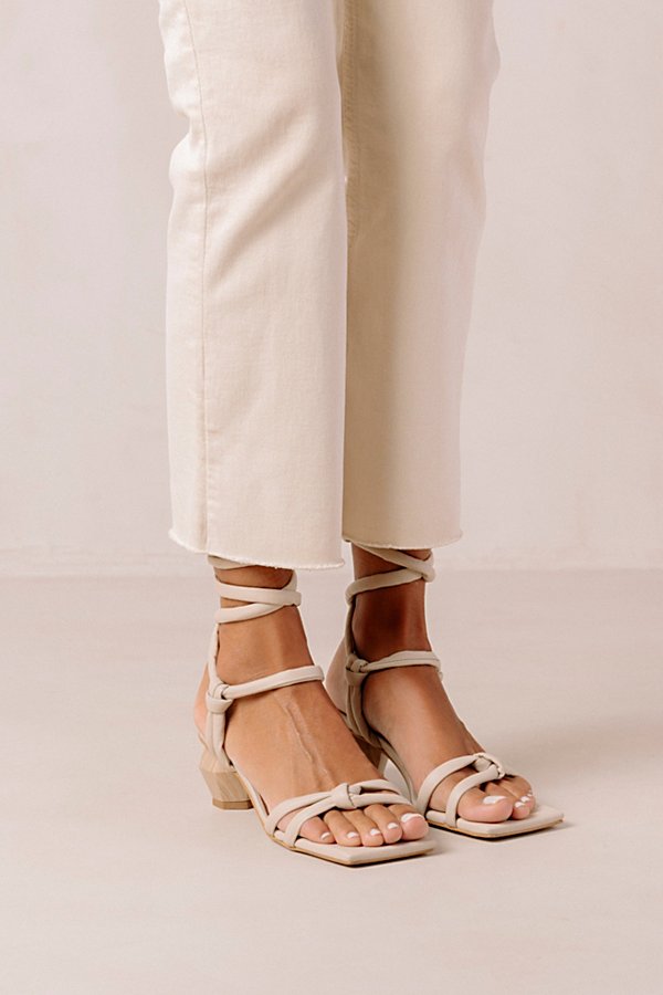 Alohas Goldie Leather Sandal In Cream