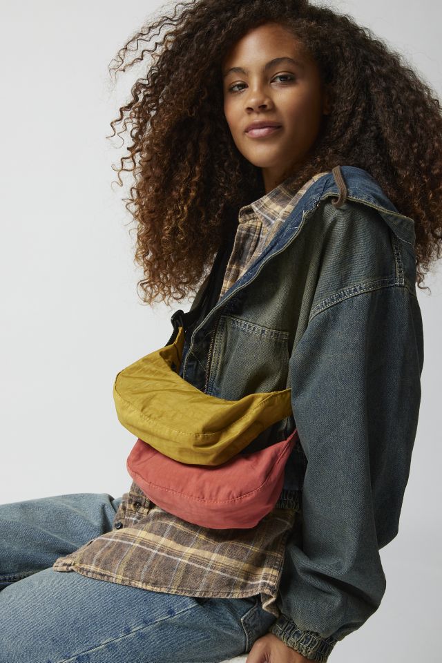 urban outfitters baggu crescent bag