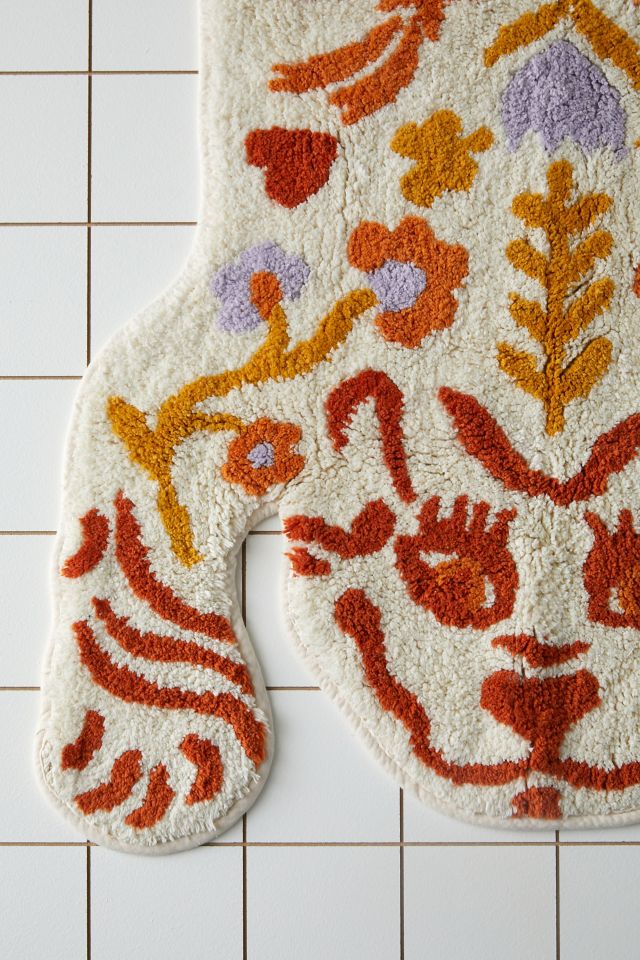Urban Outfitters タイガー バスマット Tiger Shape Tufted Bath Mat | Urban Outfitters