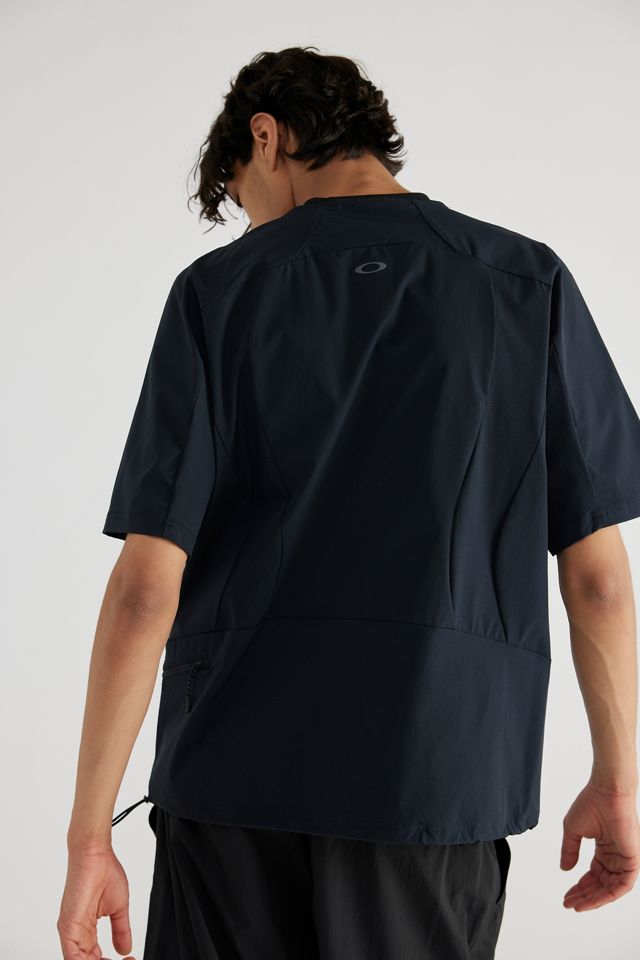 Oakley Latitude Arc Short Sleeve Shirt | Urban Outfitters
