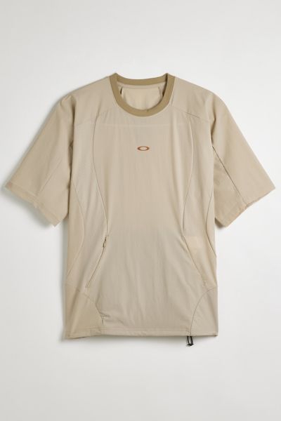 Shop Oakley Latitude Arc Short Sleeve Shirt Top In Green, Men's At Urban Outfitters