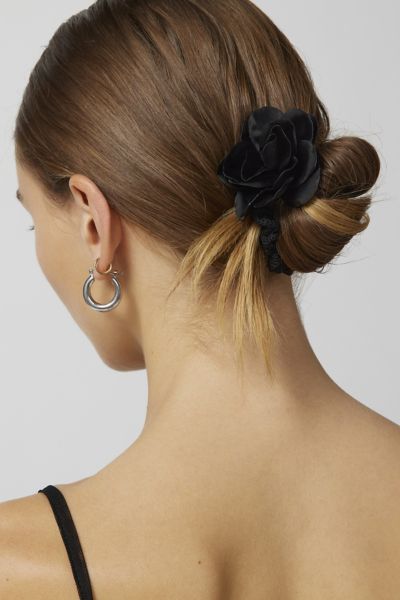 Konkurrencedygtige Talje højdepunkt Hair Accessories + Head Wraps | Urban Outfitters