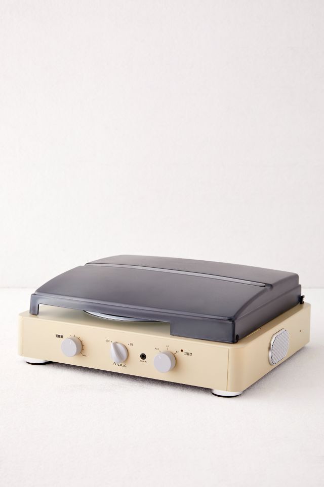 Gadhouse Brad Retro Turntable | Urban Outfitters