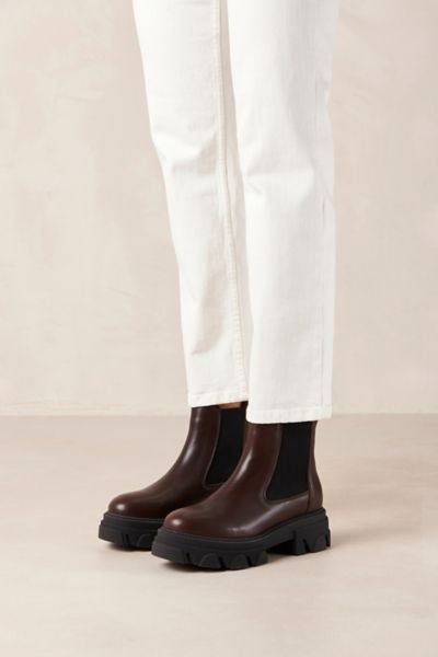 Alohas Berenice Leather Chelsea Boot In Coffee Brown