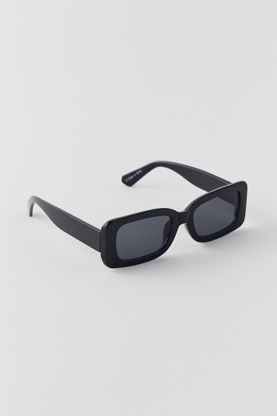 UO Essential Rectangle Sunglasses | Urban Outfitters display picture 1