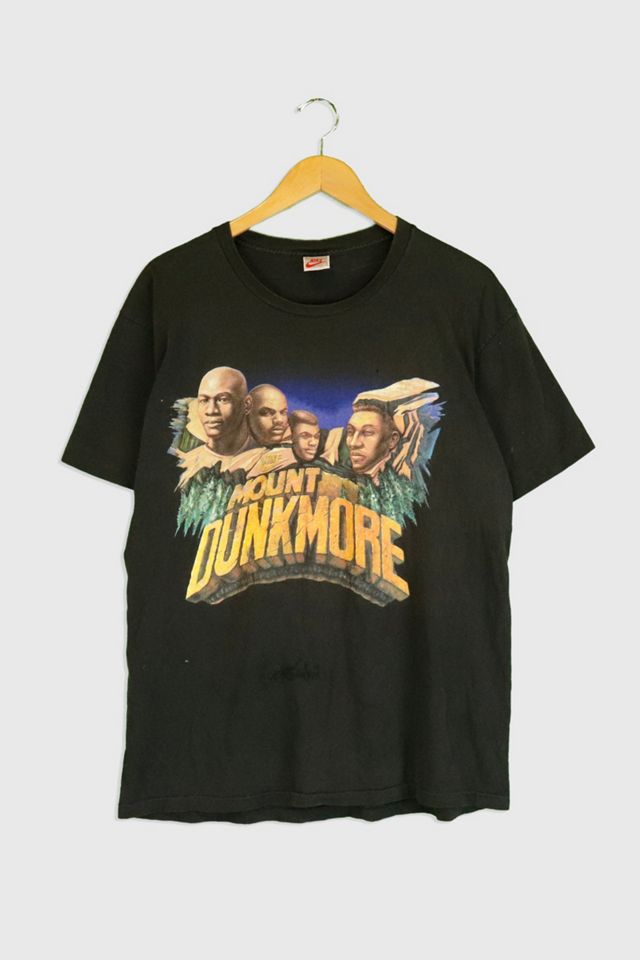 Vintage Nike Mount Dunkmore T Shirt 001 | Urban Outfitters