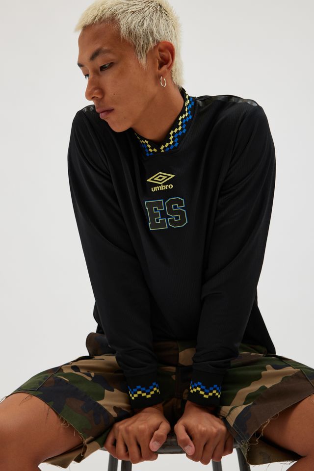 Umbro El Salvador 3rd Long Sleeve Jersey Tee | Urban Outfitters