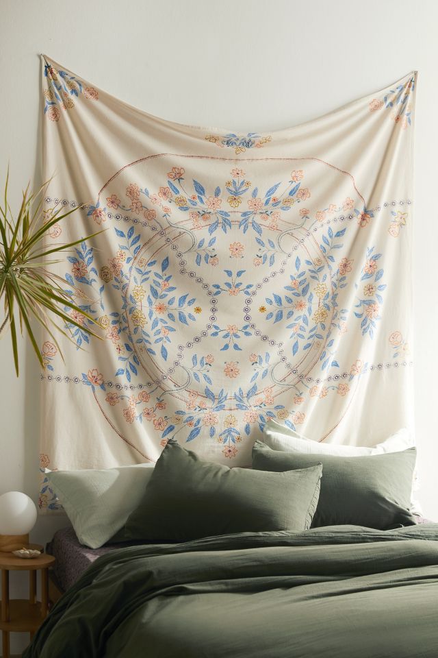 Urban outfitters 2024 floral tapestry