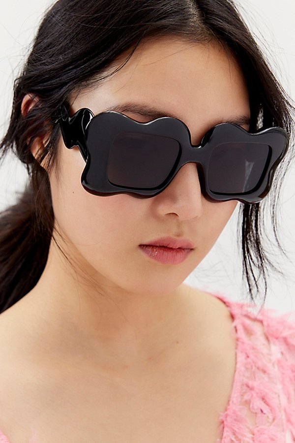 Urban Outfitters Wavy Square Sunglasses In Black, Women's At