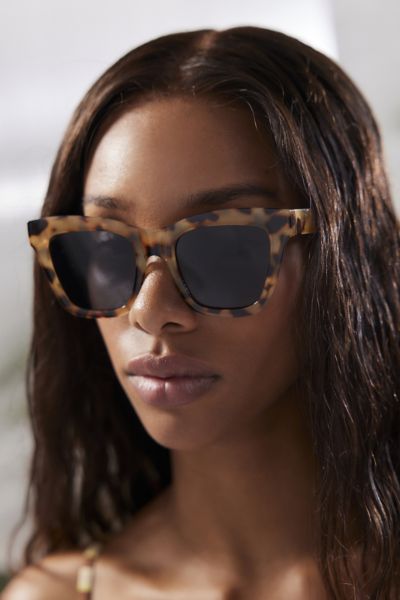 UO Essential Oversized Sunglasses